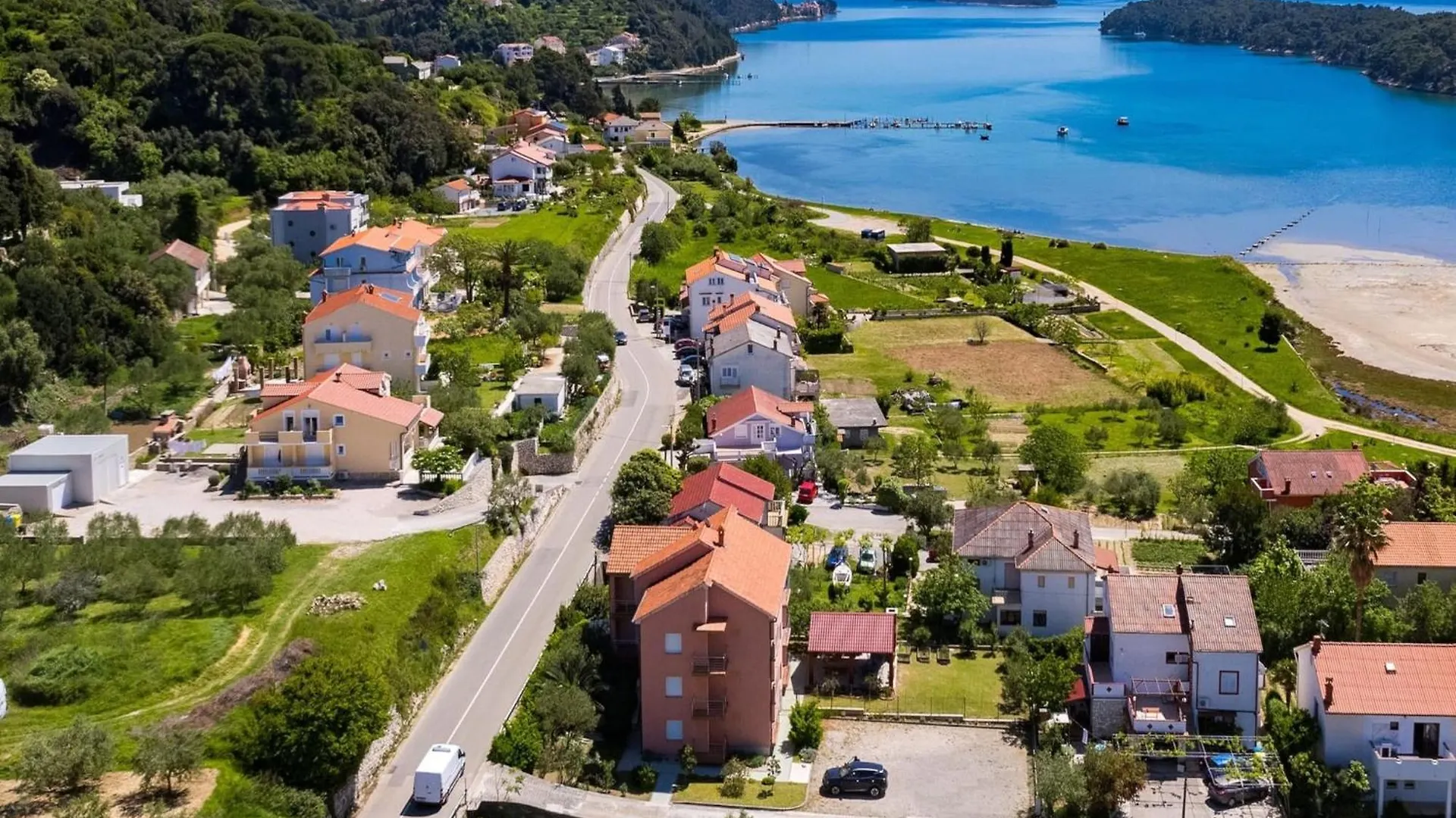 Seafront Apt On Sunny Rab Island - Neda Maslina Kampor Apartment